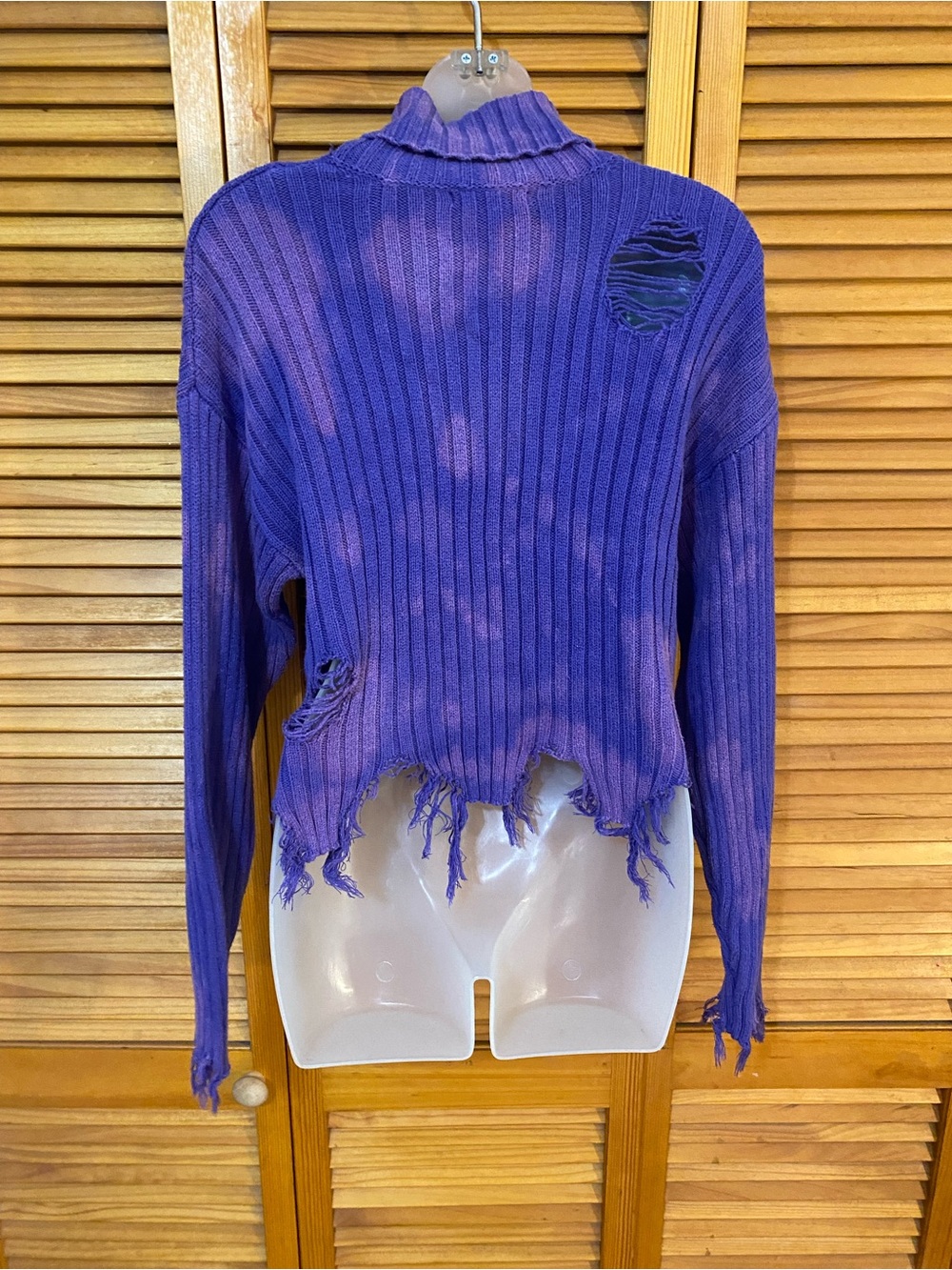 💜Forever 21: Distressed turtleneck with bleach marks - Picture 4 of 9